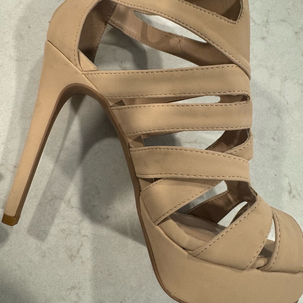 Heels - Picture 4 of 10